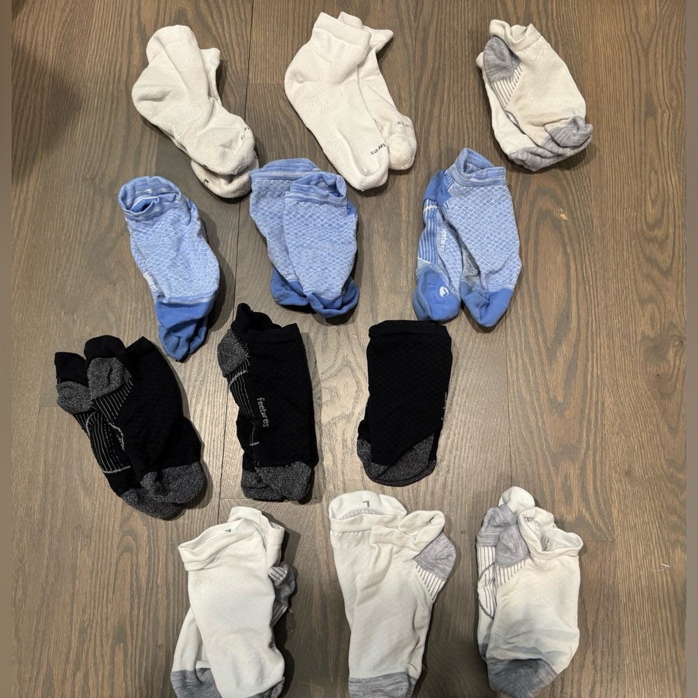 Bundle of Men's Feetures Socks Size Large